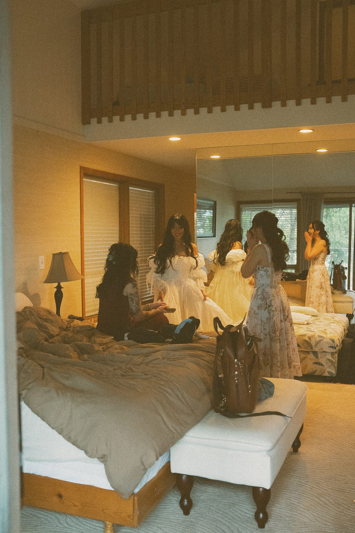Nina getting ready with her bridesmaids in the lake-view suite