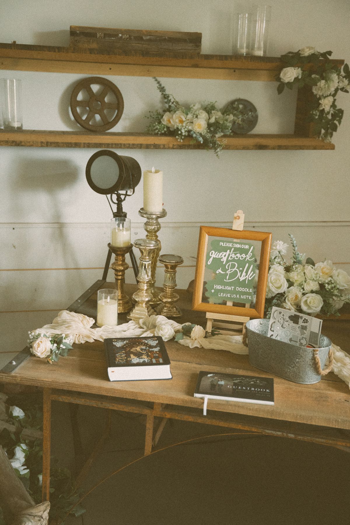 Detail of the gift and memory table dressed with flowers